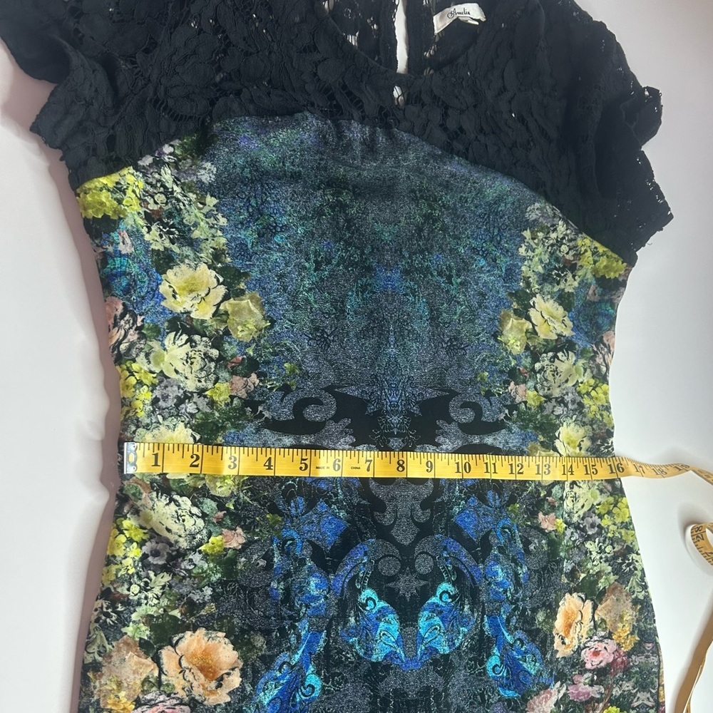 Amelia Black Lace Yoke Floral-Print Midi Dress Euc Sz 10 Bodycon Wearable Art — image 8 of 8